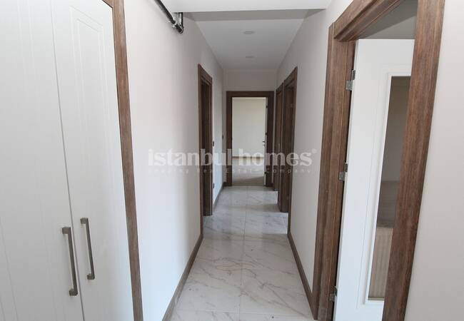 Real Estate in a Complex with Pools in Istanbul Silivri 16