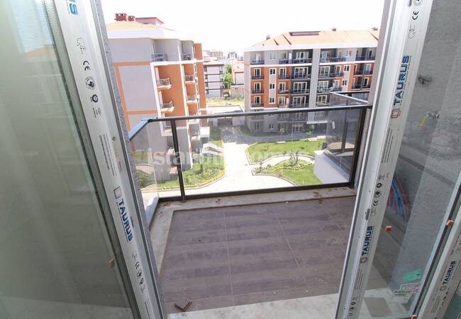 Real Estate in a Complex with Pools in Istanbul Silivri 18