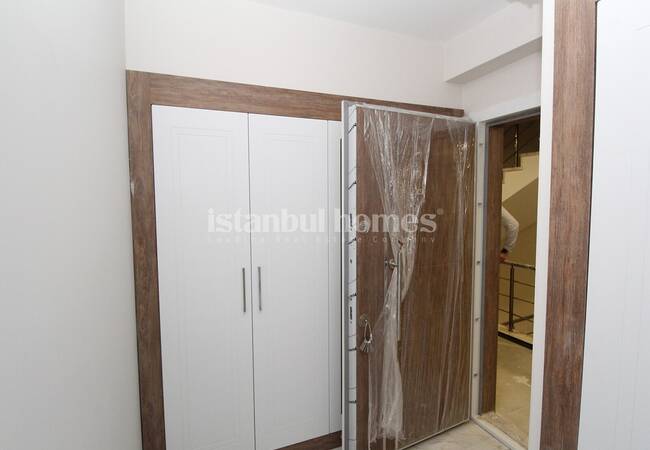 Real Estate in a Complex with Pools in Istanbul Silivri 10