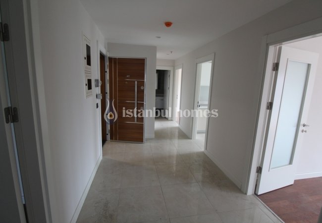 Key Ready Apartments in a Complex in Bahcesehir Istanbul 4