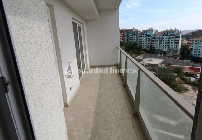 Key Ready Apartments in a Complex in Bahcesehir Istanbul 9