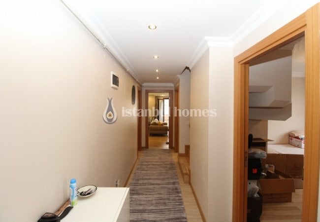 Duplex Flat Within Walking Distance to Subway and Seashore 16