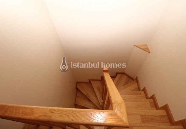 Duplex Flat Within Walking Distance to Subway and Seashore 18