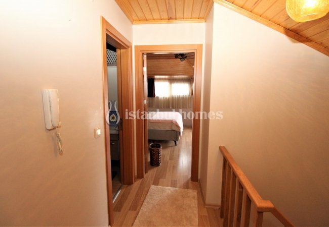 Duplex Flat Within Walking Distance to Subway and Seashore 19