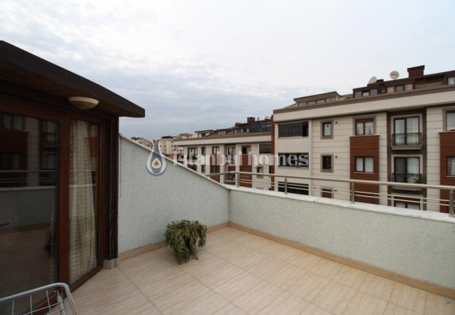 Duplex Flat Within Walking Distance to Subway and Seashore 23