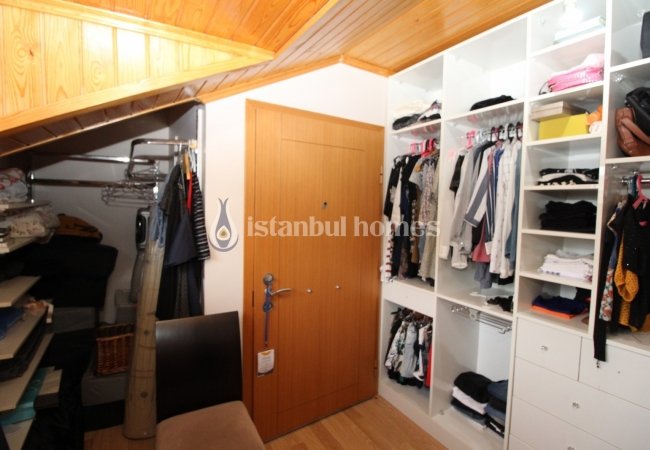 Duplex Flat Within Walking Distance to Subway and Seashore 11