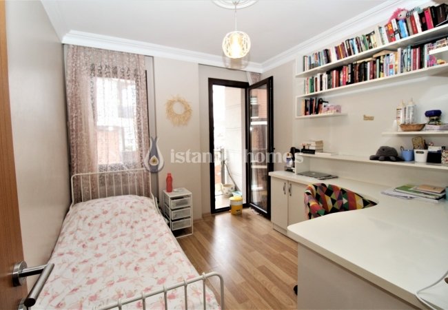 Duplex Flat Within Walking Distance to Subway and Seashore 12