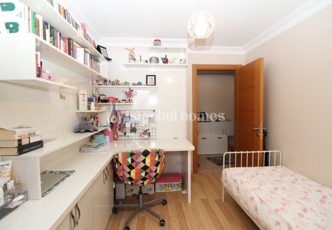Duplex Flat Within Walking Distance to Subway and Seashore 13
