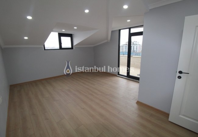 5+1 Duplex Apartment with City View in Istanbul Eyupsultan 12