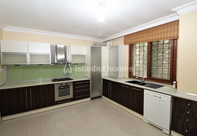 Mansion for Sale in Beykoz with Astonishing Bosphorus Views 14