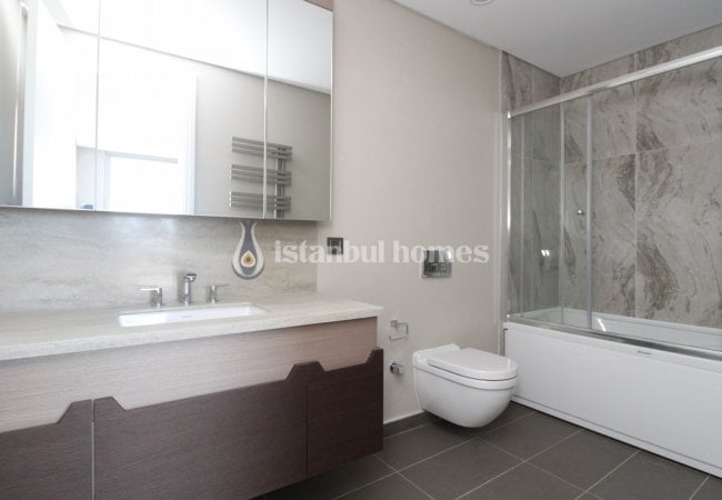 İstanbul Ataşehir'de Anayollara Yakın Lüks Sitede Daireler 26