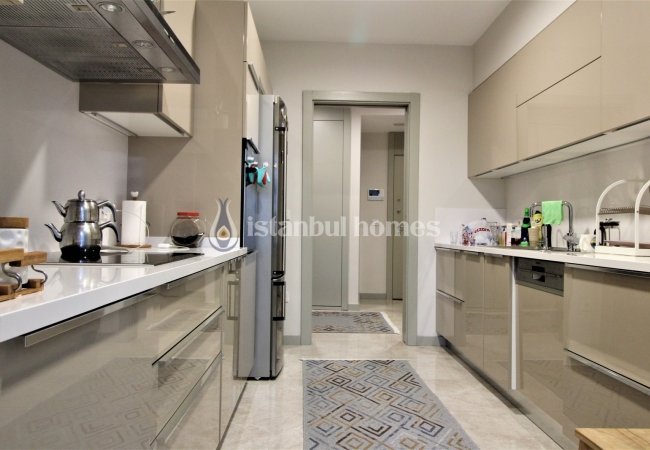 Ümraniye'de Zengin Olanaklara Sahip Sitede Lüks Daire 18