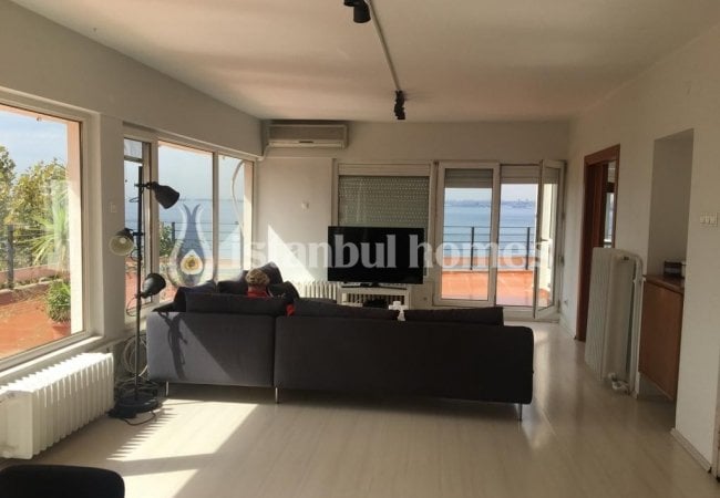 Seafront Apartment with Historical Istanbul View in Istanbul 3