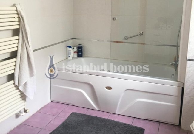 Seafront Apartment with Historical Istanbul View in Istanbul 7