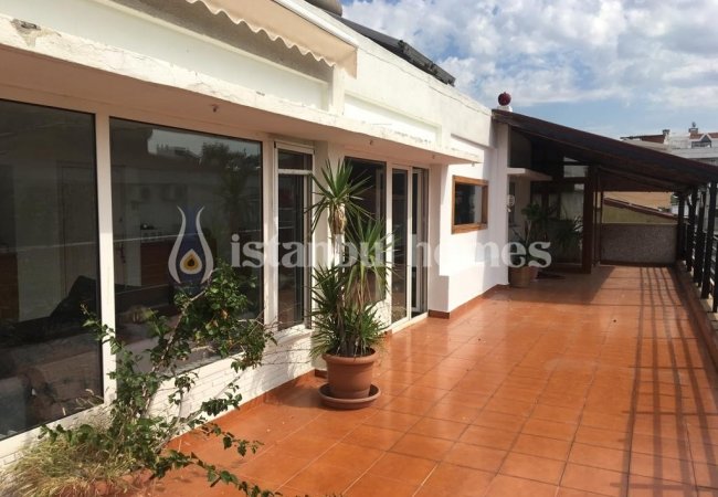 Seafront Apartment with Historical Istanbul View in Istanbul 8