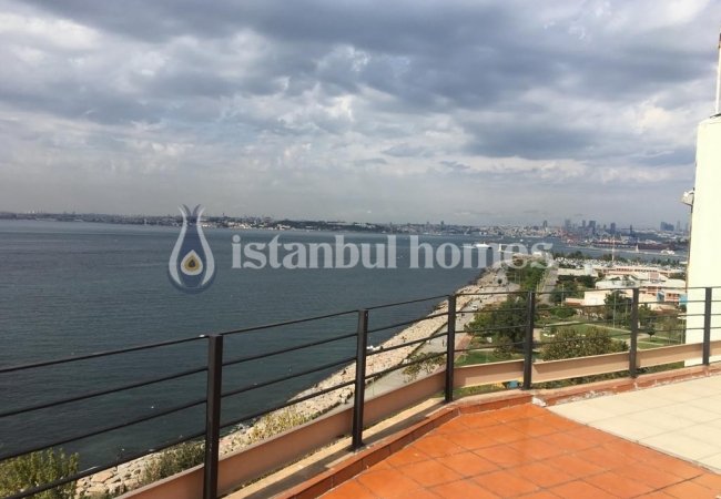 Seafront Apartment with Historical Istanbul View in Istanbul 9