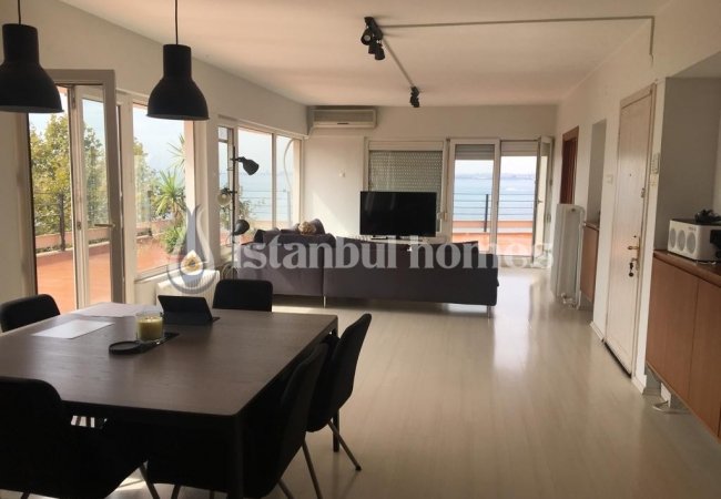 Seafront Apartment with Historical Istanbul View in Istanbul 2