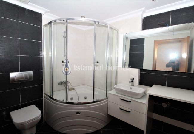 Luxury Apartments in a Secure Complex Near Sea in Maltepe 14