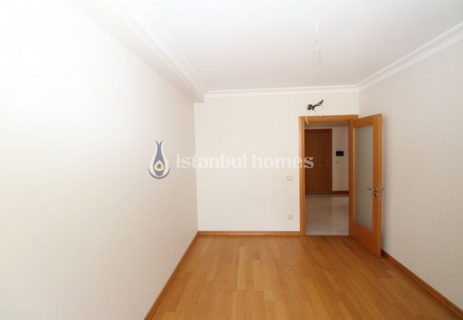 Luxury Apartments in a Secure Complex Near Sea in Maltepe 16