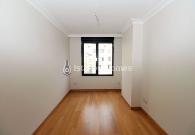 Luxury Apartments in a Secure Complex Near Sea in Maltepe 17