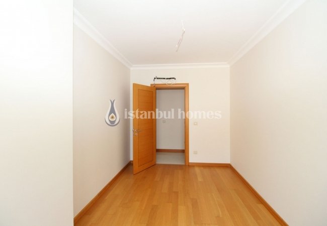 Luxury Apartments in a Secure Complex Near Sea in Maltepe 18