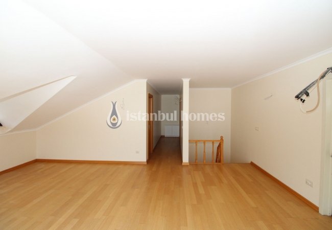 Luxury Apartments in a Secure Complex Near Sea in Maltepe 21