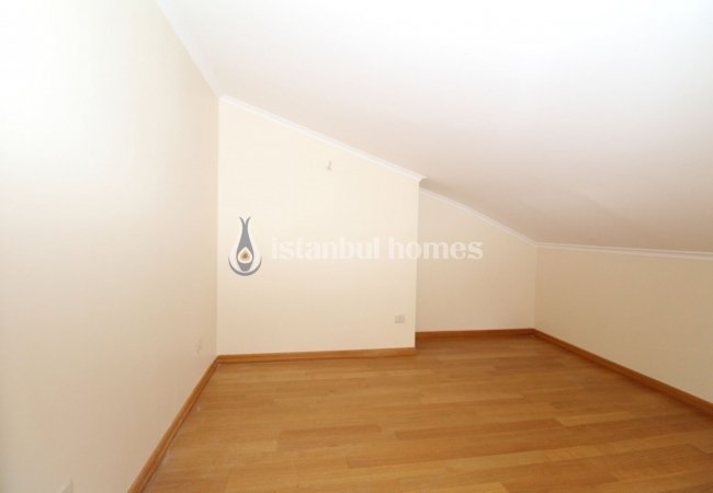 Luxury Apartments in a Secure Complex Near Sea in Maltepe 22