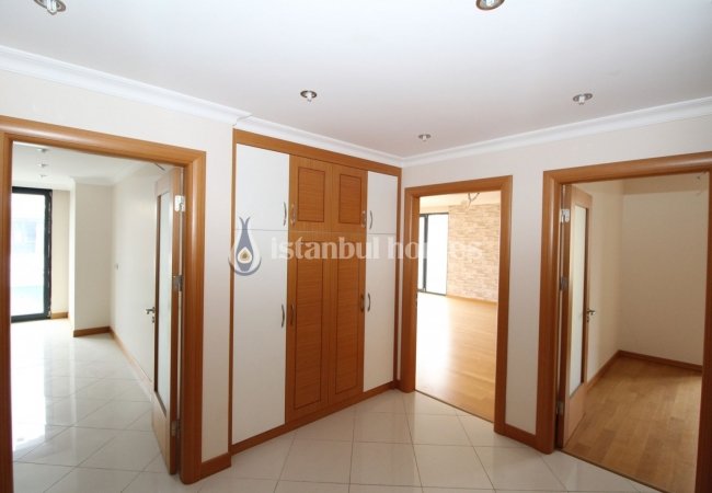 Luxury Apartments in a Secure Complex Near Sea in Maltepe 25