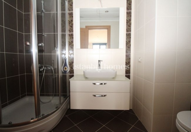 Luxury Apartments in a Secure Complex Near Sea in Maltepe 27