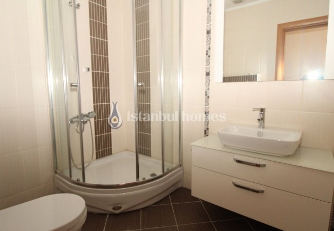 Luxury Apartments in a Secure Complex Near Sea in Maltepe 28