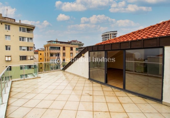 Luxury Apartments in a Secure Complex Near Sea in Maltepe 30