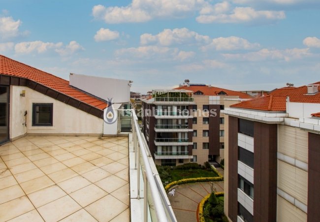Luxury Apartments in a Secure Complex Near Sea in Maltepe 31