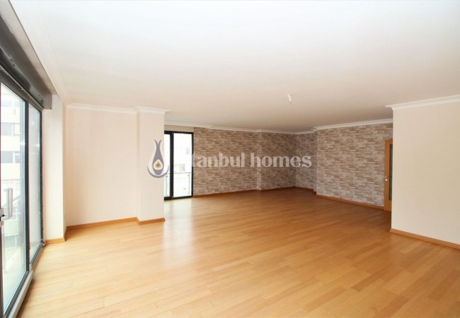 Luxury Apartments in a Secure Complex Near Sea in Maltepe 8