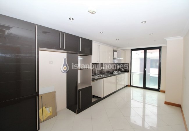 Luxury Apartments in a Secure Complex Near Sea in Maltepe 9