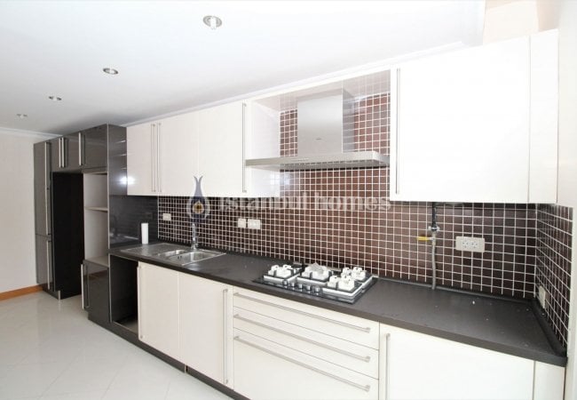 Luxury Apartments in a Secure Complex Near Sea in Maltepe 10