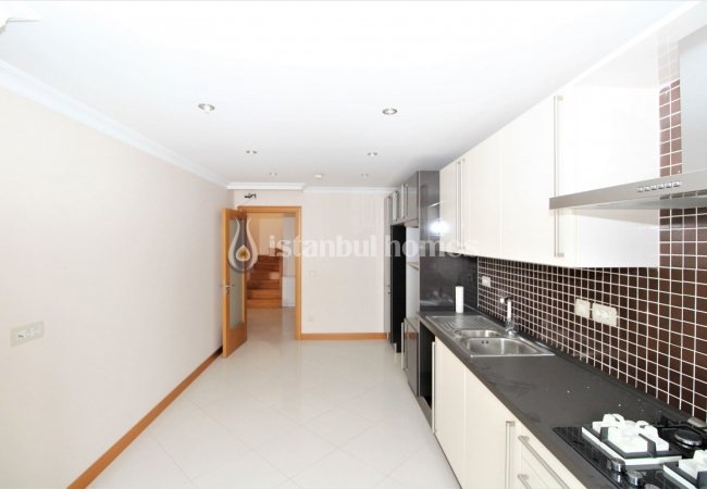 Luxury Apartments in a Secure Complex Near Sea in Maltepe 11