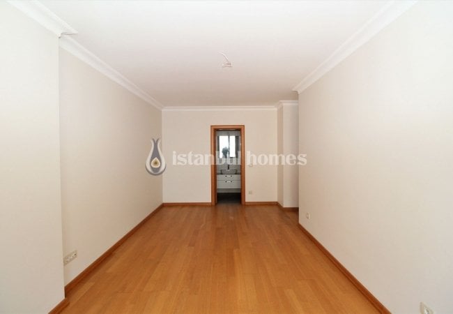 Luxury Apartments in a Secure Complex Near Sea in Maltepe 13