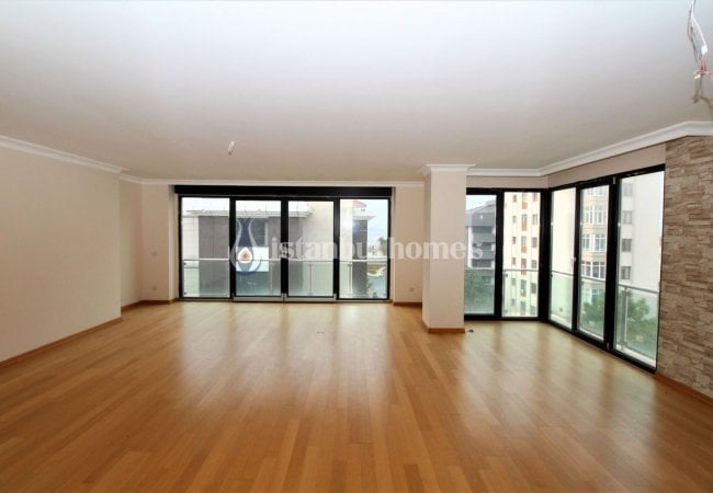 Luxury Apartments in a Secure Complex Near Sea in Maltepe 4