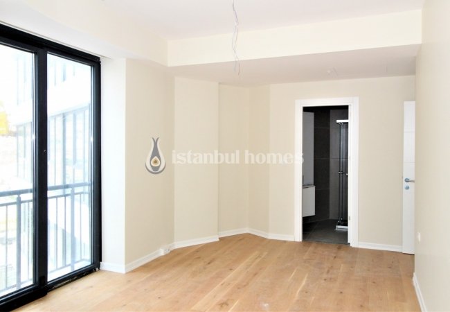 Flats in a Complex on the Transportation Line in Pendik 10