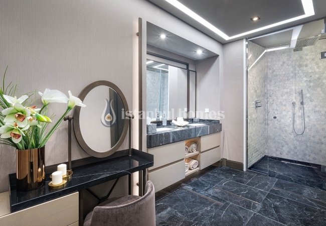 Apartments in a Complex with Comprehensive Services in Sisli 12