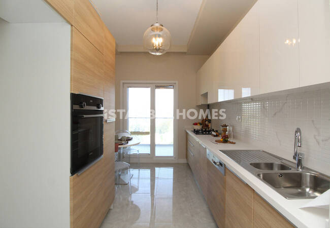 Modern Real Estate with Forest and City Views in Kagithane 12