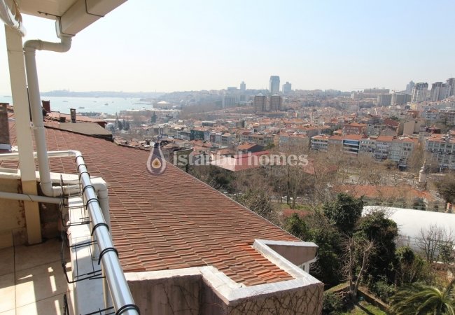 Duplex Flat with Panoramic Maiden’s Tower View in Besiktas 17