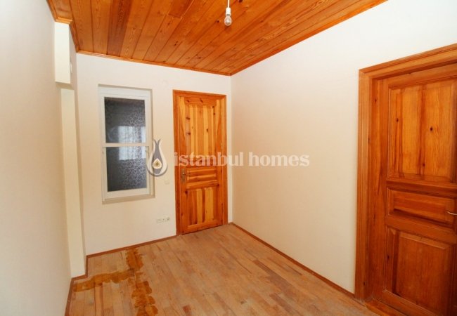 Old House with Bosphorus View in Uskudar Istanbul 14