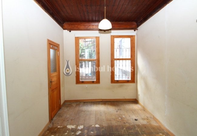 Old House with Bosphorus View in Uskudar Istanbul 15