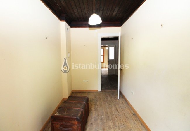 Old House with Bosphorus View in Uskudar Istanbul 17