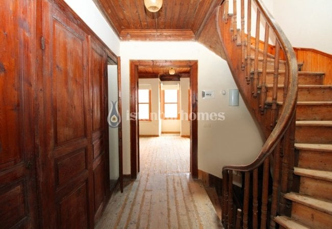Old House with Bosphorus View in Uskudar Istanbul 18