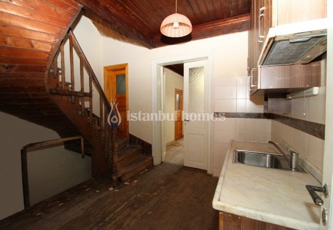 Old House with Bosphorus View in Uskudar Istanbul 19