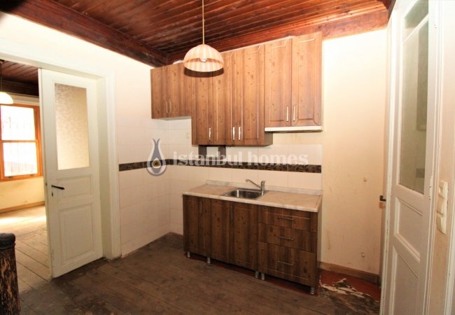 Old House with Bosphorus View in Uskudar Istanbul 20