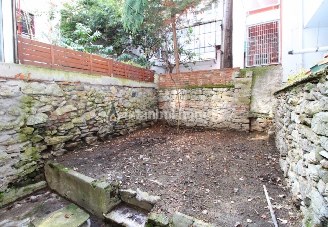 Old House with Bosphorus View in Uskudar Istanbul 29