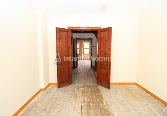 Old House with Bosphorus View in Uskudar Istanbul 9